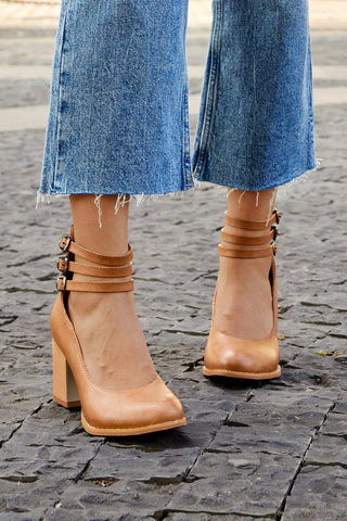 Casilda | Sleek Sandals with Ankle Strap and Chunky Heel